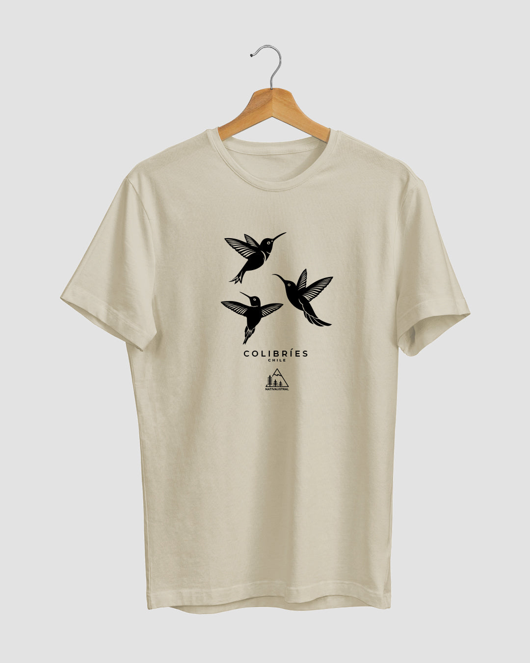 Polera con diseño de colibríes, aves nativas de Chile, color cafe claro - Nativaustral