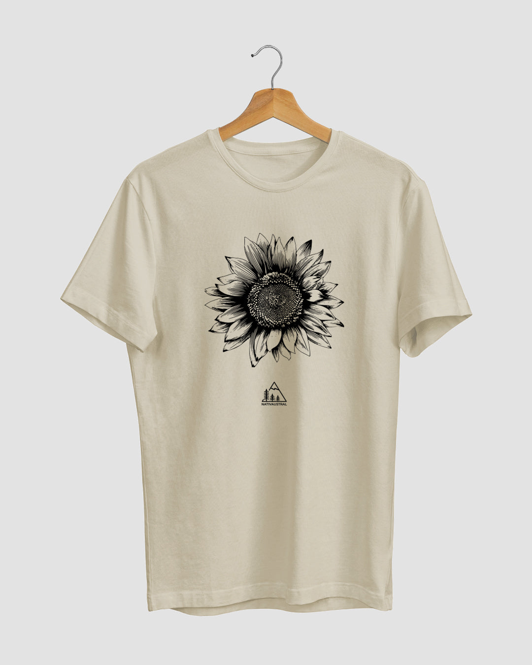 Polera con diseño de girasol, flor inspirada en la naturaleza chilena, color cafe claro - Nativaustral