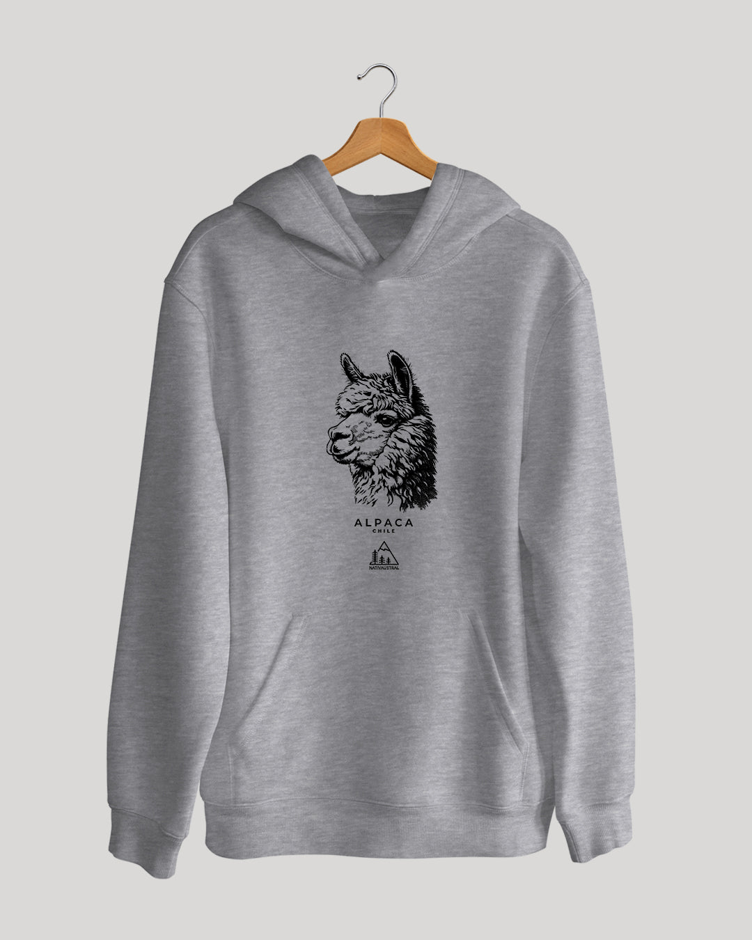 Polerón canguro con diseño de alpaca, fauna nativa de la zona andina chilena, color gris claro - Nativaustral