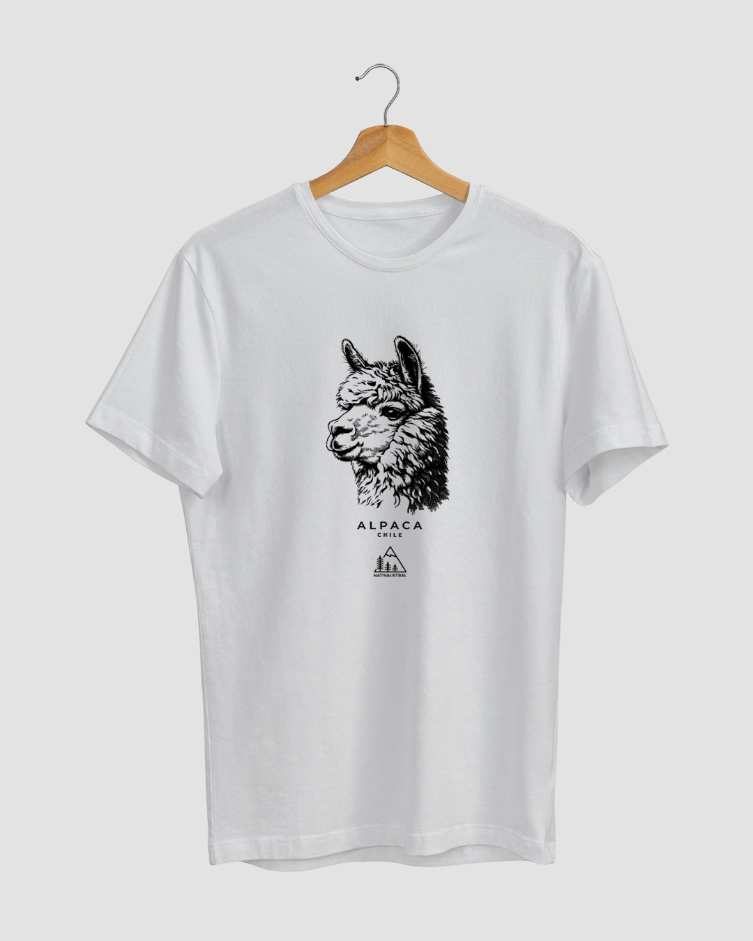 Polera con diseño de alpaca, fauna nativa de la zona andina chilena, color blanco - Nativaustral