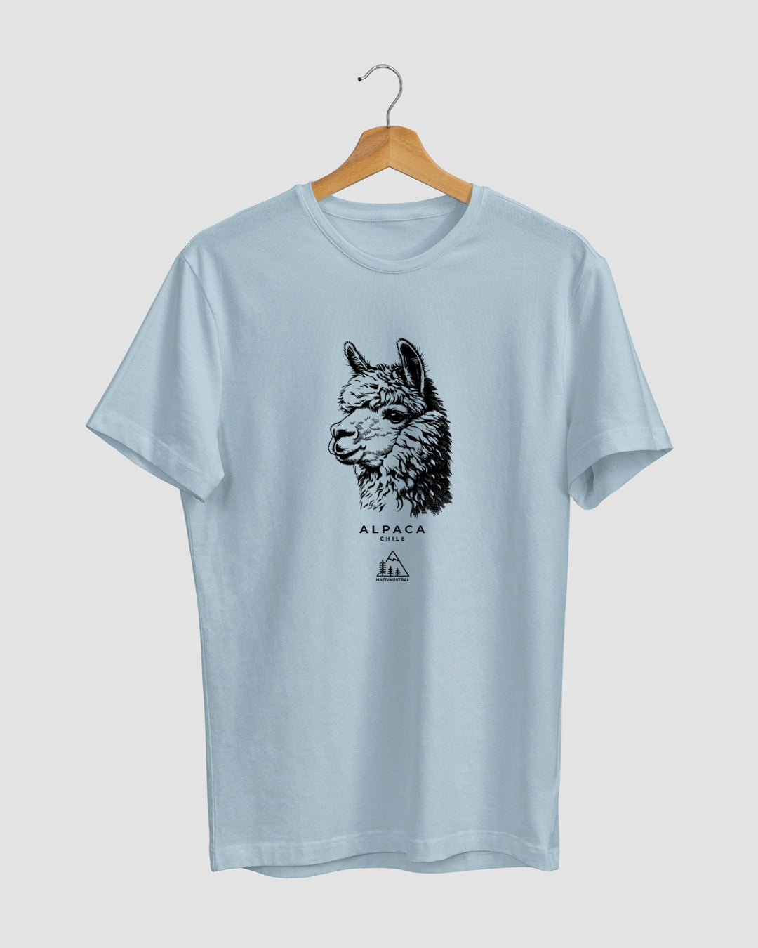 Polera con diseño de alpaca, fauna nativa de la zona andina chilena, color celeste - Nativaustral