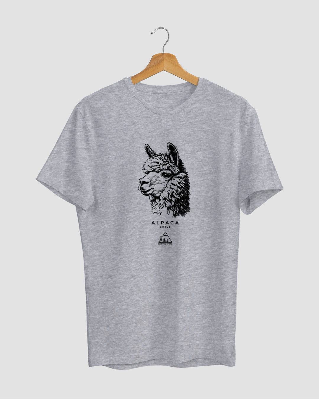 Polera con diseño de alpaca, fauna nativa de la zona andina chilena, color gris claro - Nativaustral