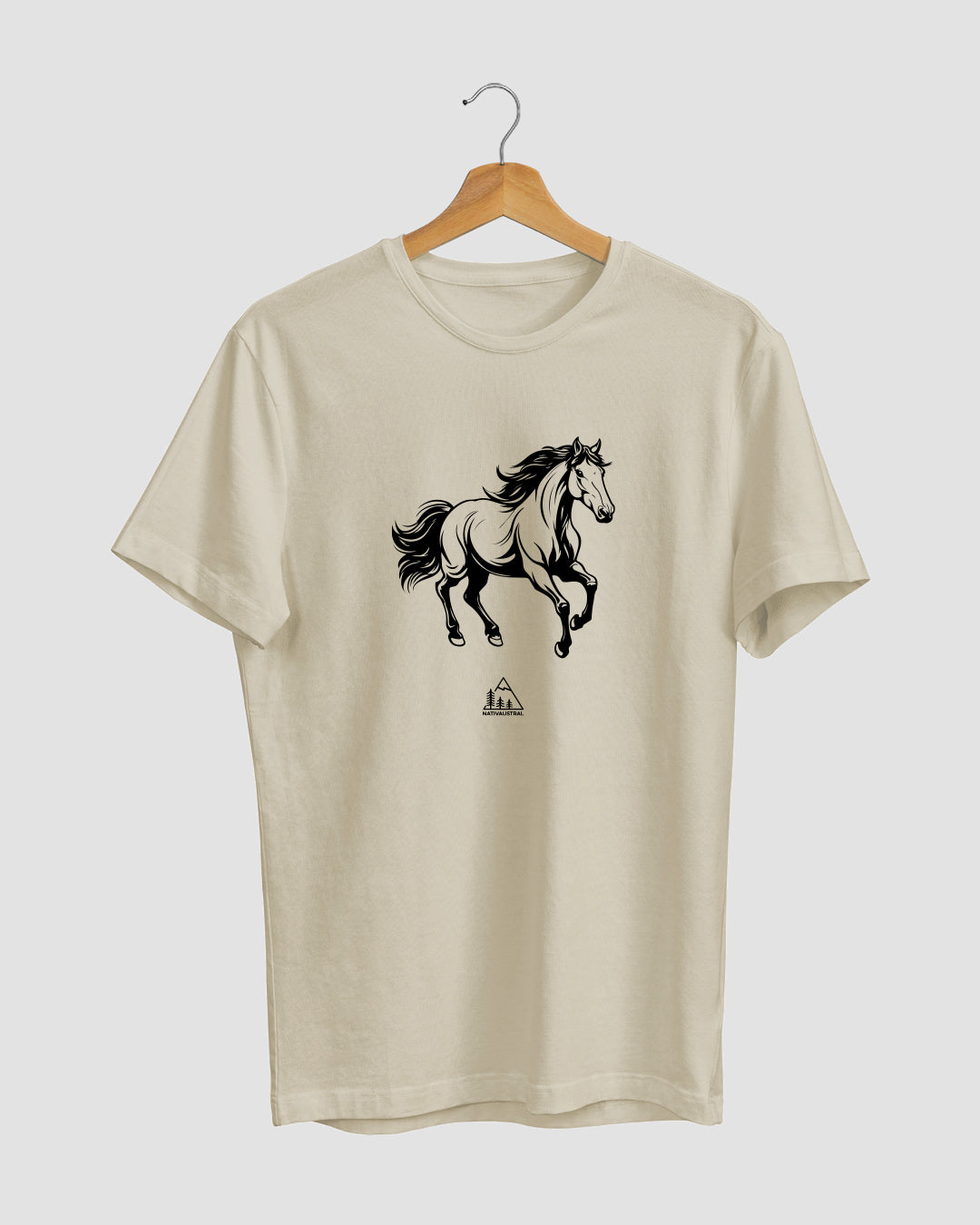 Polera con diseño de caballo, presente en el campo y paisaje chileno, color cafe claro - Nativaustral