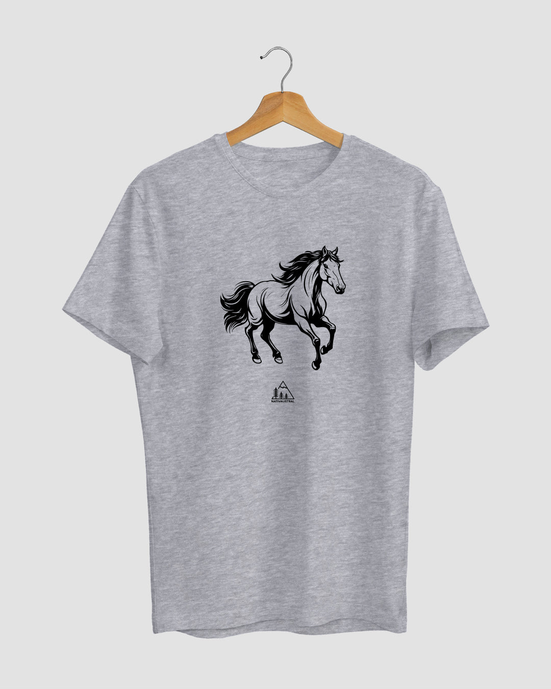 Polera con diseño de caballo, presente en el campo y paisaje chileno, color gris claro - Nativaustral
