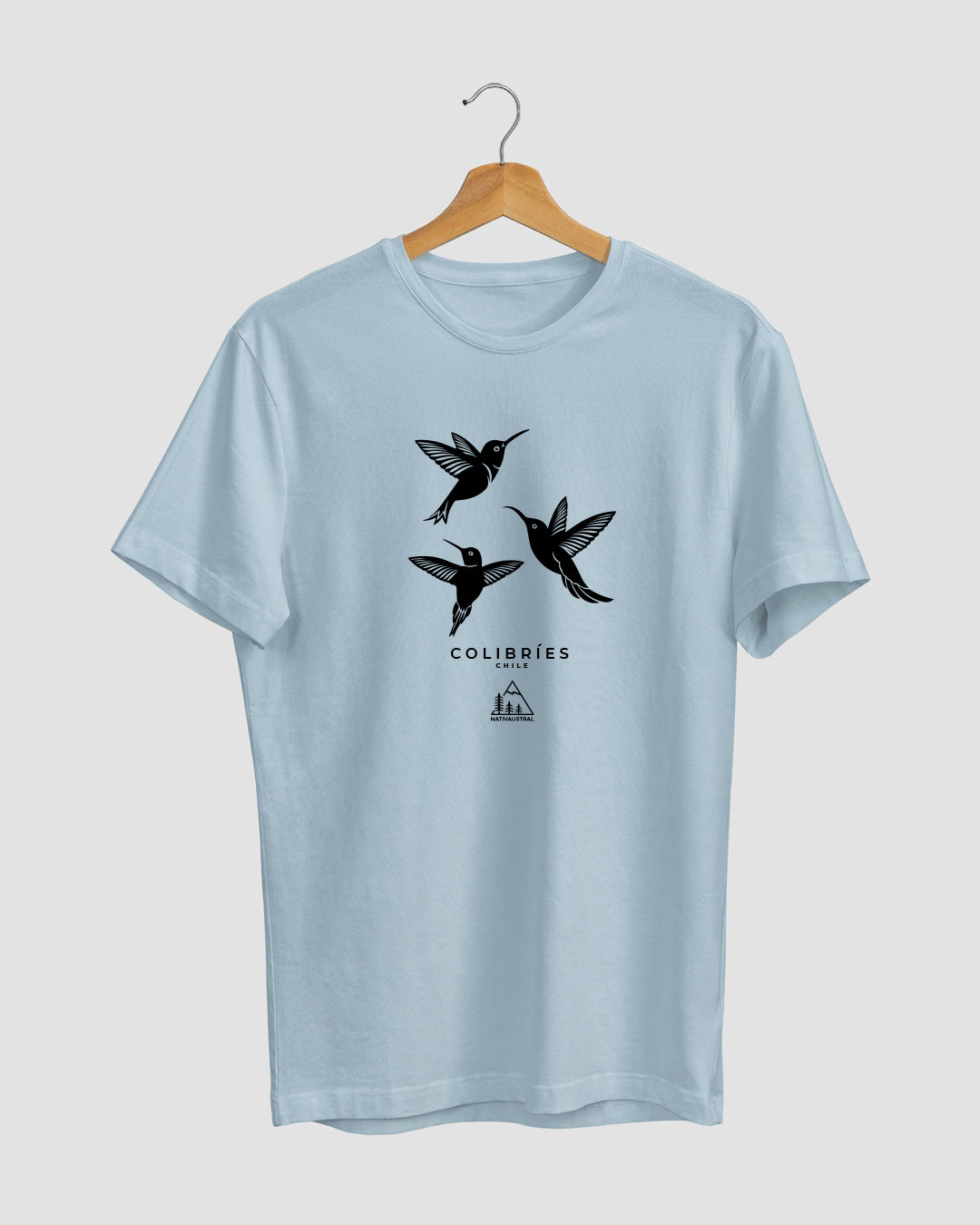 Polera con diseño de colibríes, aves nativas de Chile, color celeste - Nativaustral