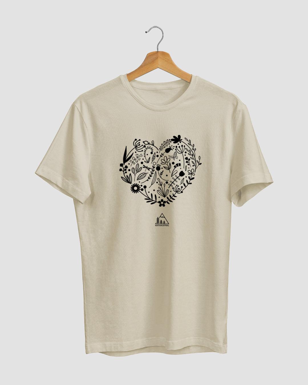 Polera con diseño de corazón de la naturaleza, amor por la naturaleza chilena, color cafe claro - Nativaustral