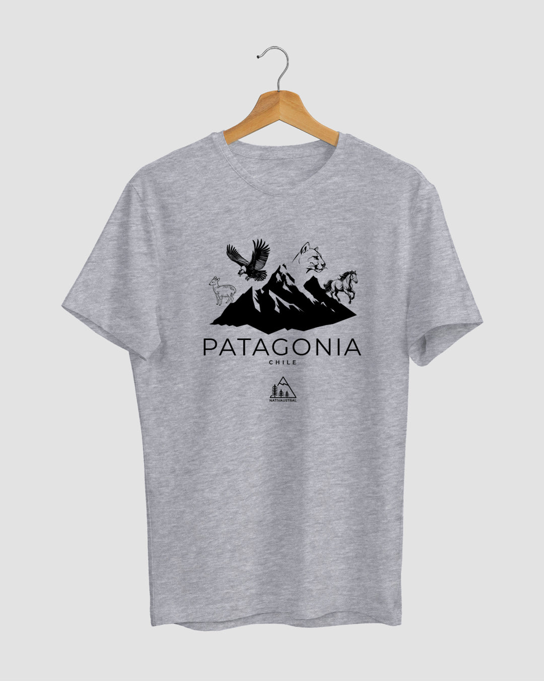 Polera con diseño de fauna patagónica, distintas especies nativas de la Patagonia chilena, color gris claro - Nativaustral