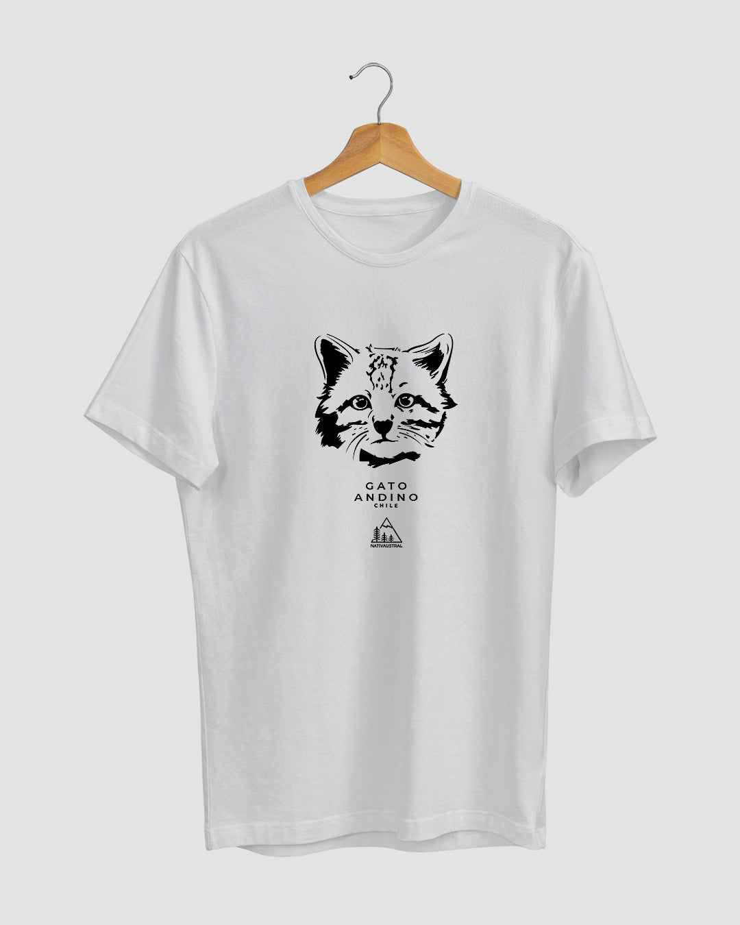Polera con diseño de gato andino, felino nativo de la cordillera andina, especie amenazada, color blanca - Nativaustral