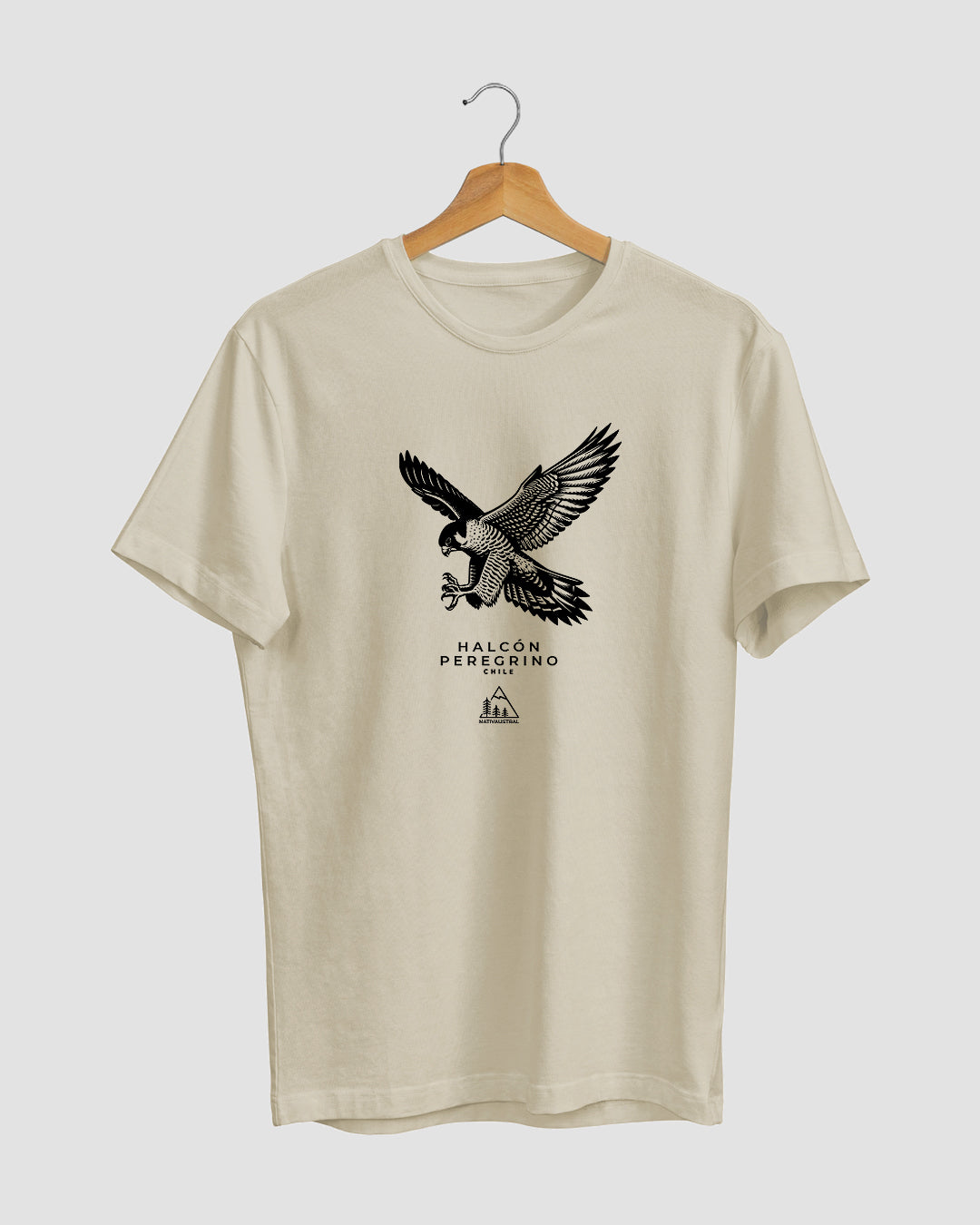 Polera con diseño de halcón peregrino, ave rapaz nativa de Chile, color cafe claro - Nativaustral