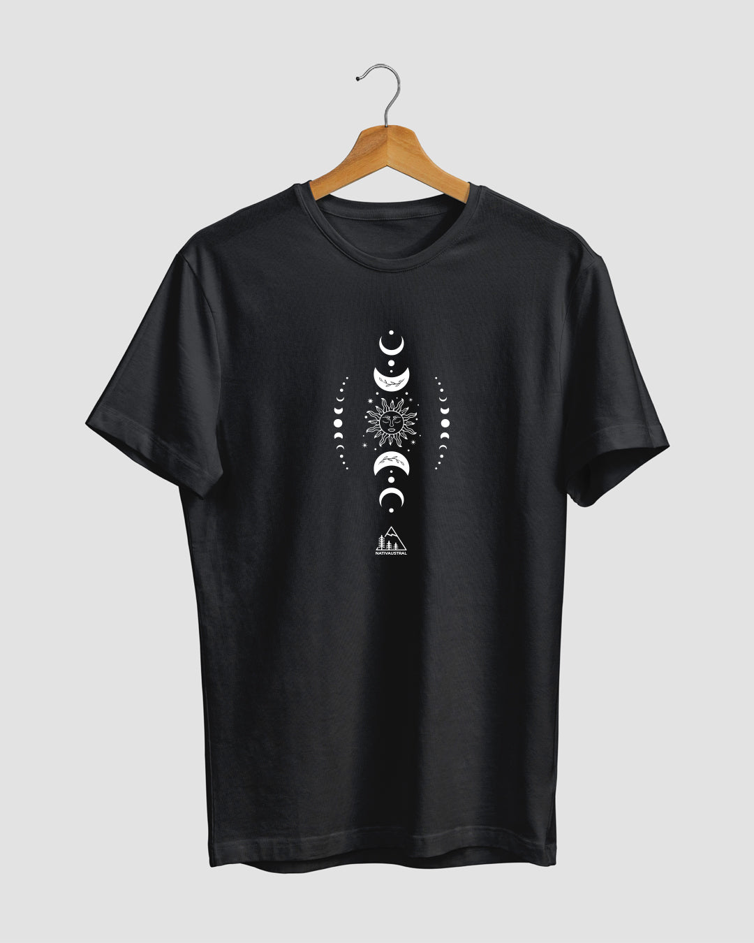 Polera con diseño de luna y sol, ciclos naturales de Chile, color negra - Nativaustral