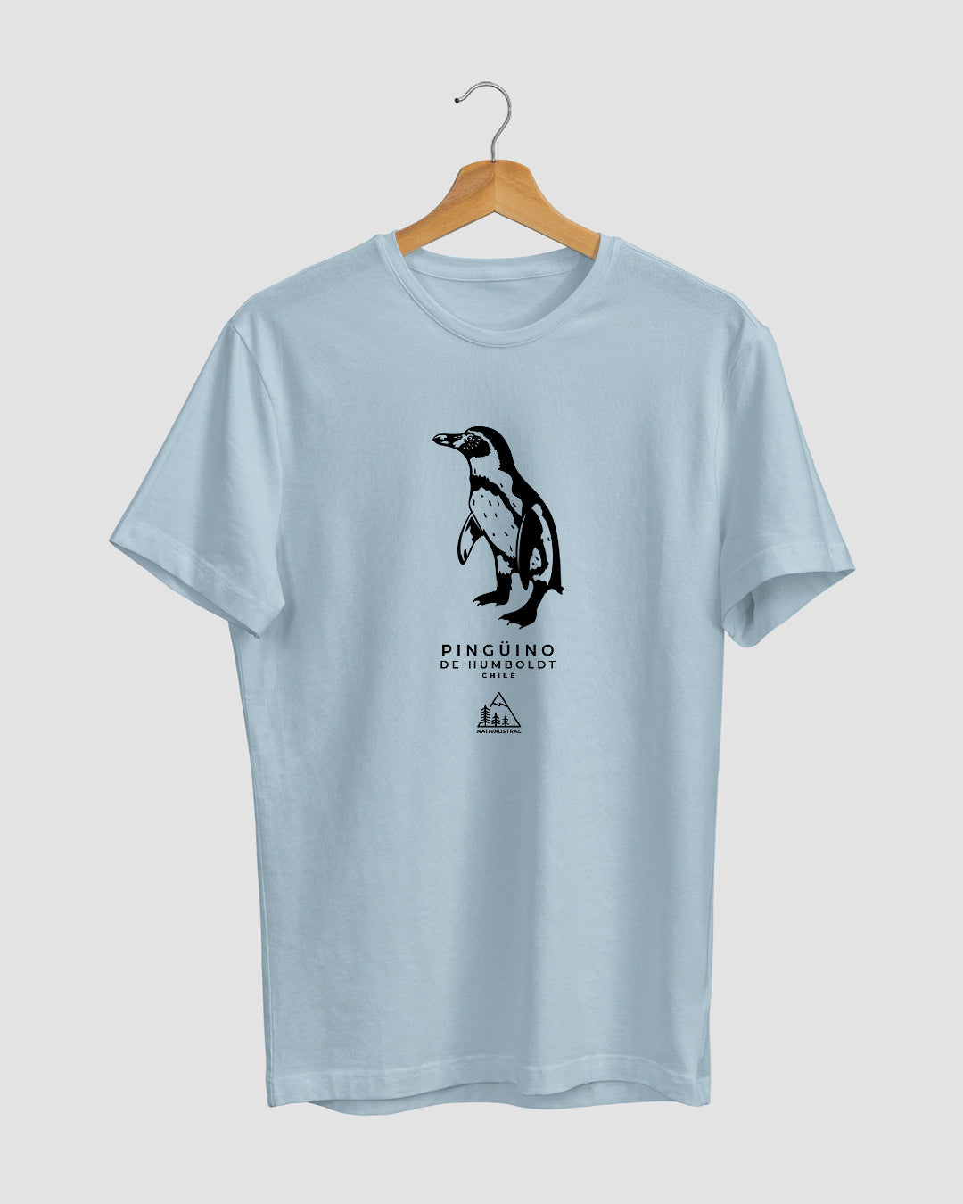 Polera con diseño de pingüino de Humboldt, ave marina de las costas chilenas, color celeste - Nativaustral