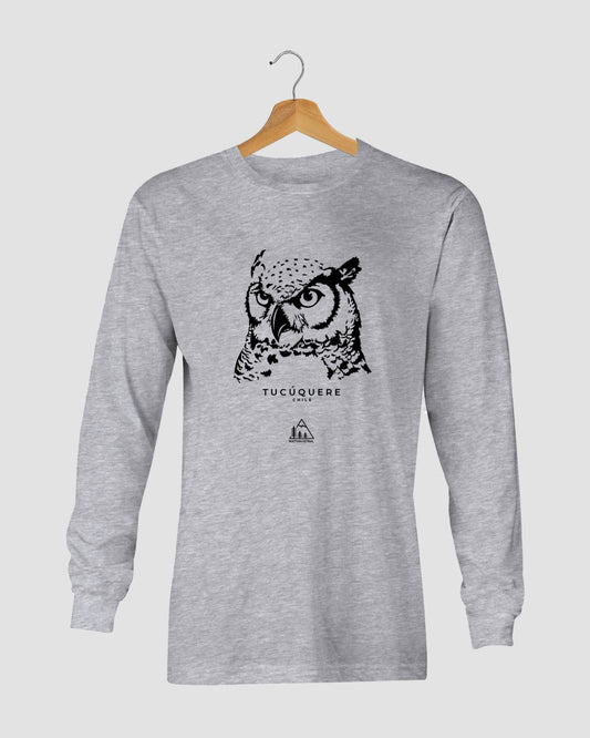 Polera manga larga con diseño de tucúquere, búho nativo de Chile, color gris claro - Nativaustral