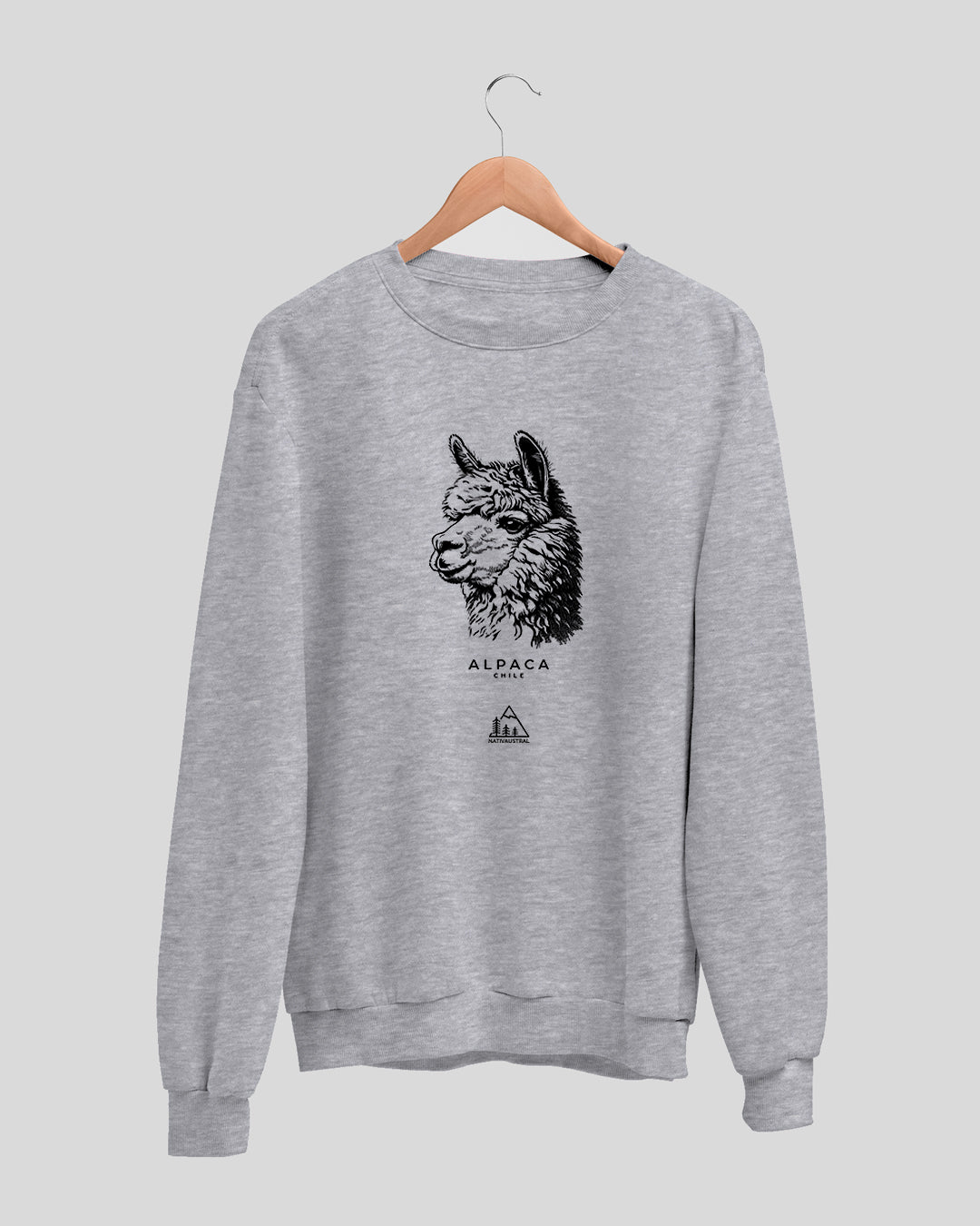 Polerón polo con diseño de alpaca, fauna nativa de la zona andina chilena, color gris claro - Nativaustral
