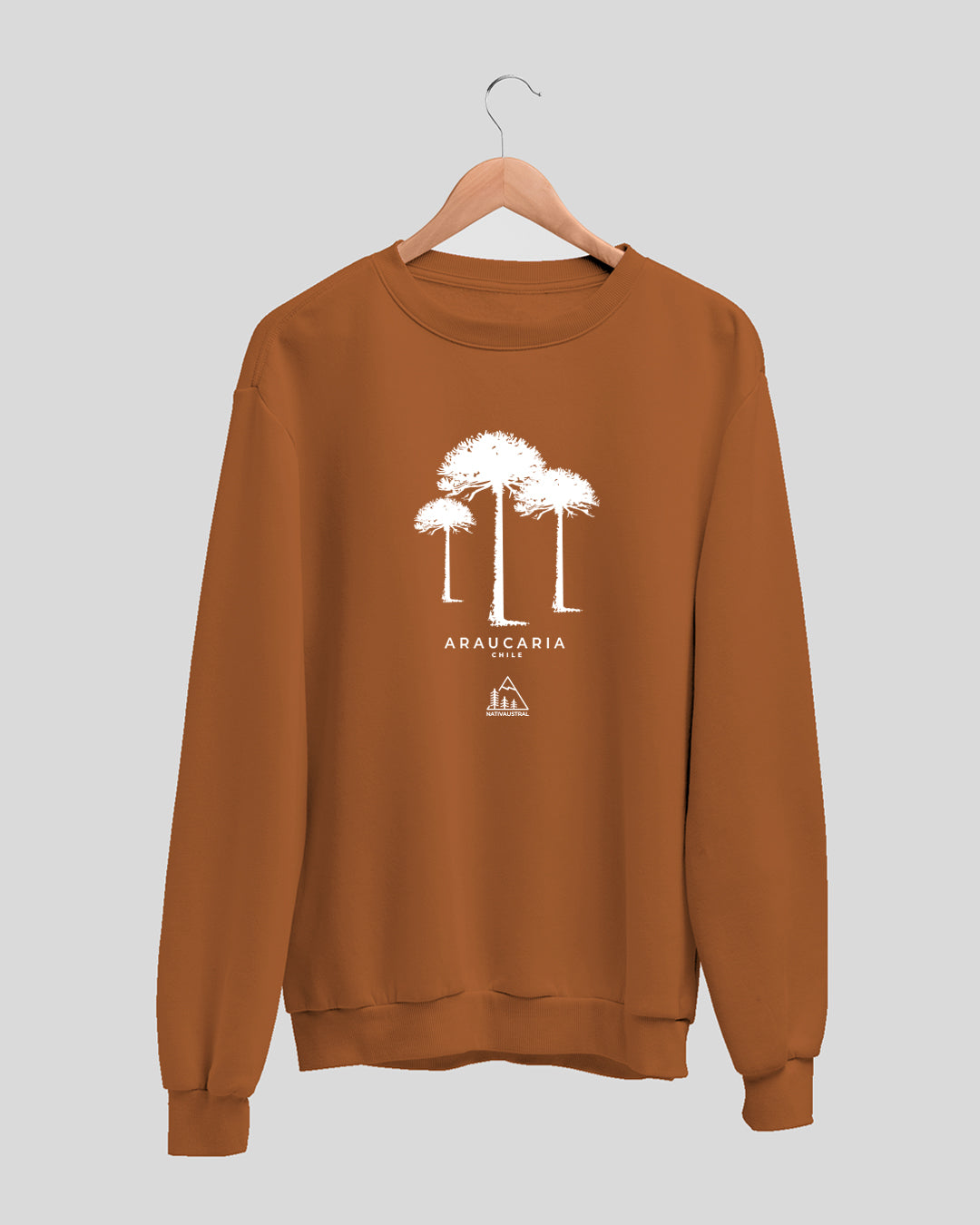 Polerón polo con diseño de araucaria, árbol sagrado del pueblo mapuche, color alerce - Nativaustral