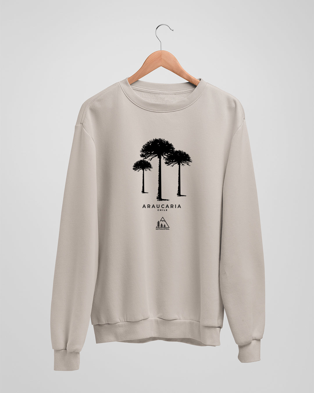 Polerón polo con diseño de araucaria, árbol sagrado del pueblo mapuche, color beige - Nativaustral