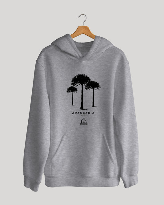 Polerón canguro con diseño de araucaria, árbol sagrado del pueblo mapuche, color gris claro - Nativaustral