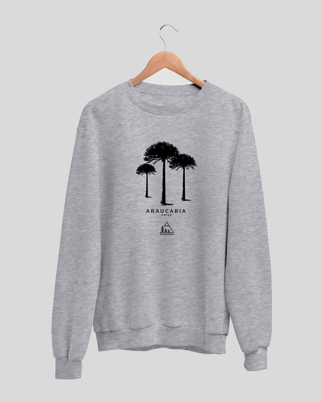 Polerón polo con diseño de araucaria, árbol sagrado del pueblo mapuche, color gris claro - Nativaustral