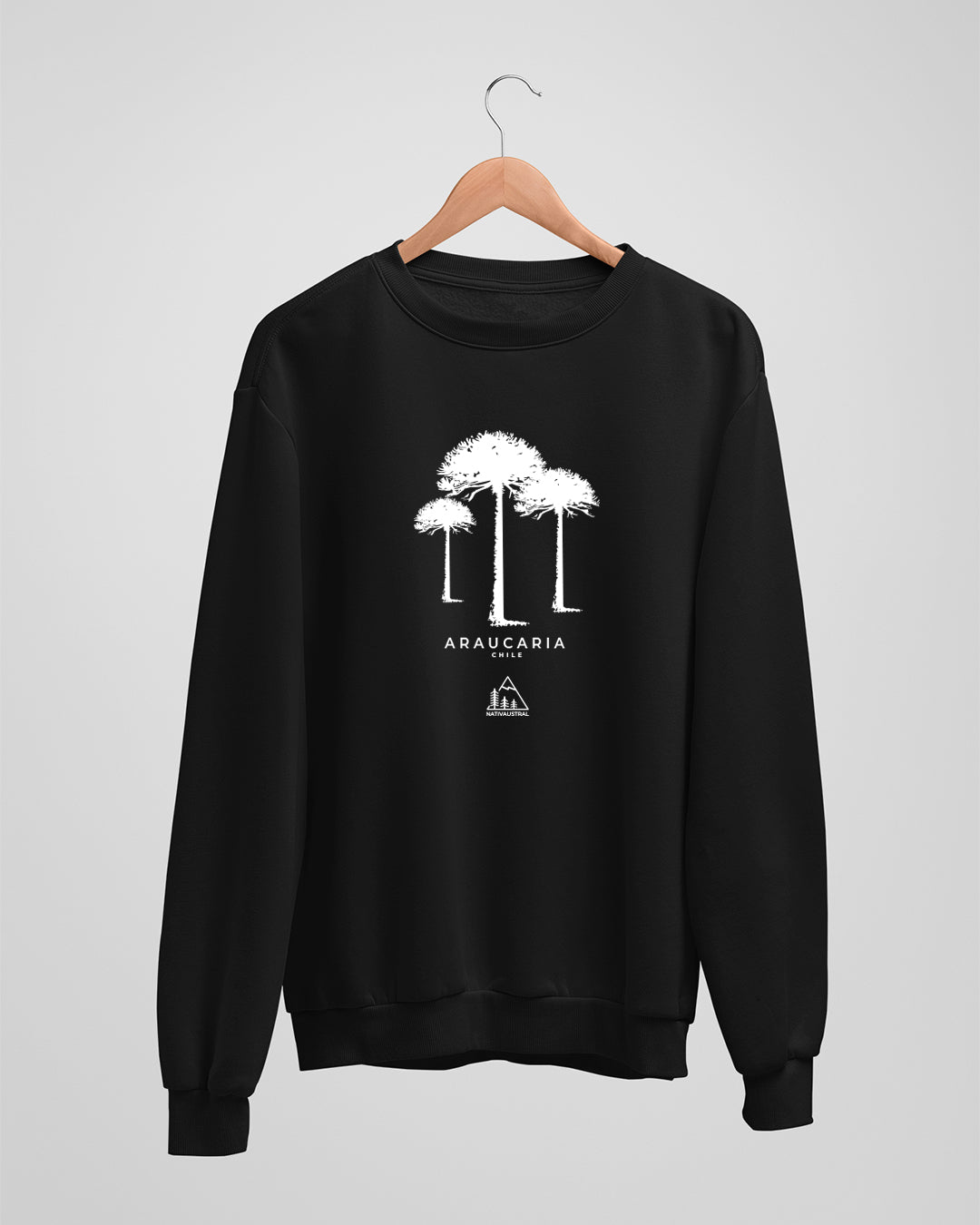Polerón polo con diseño de araucaria, árbol sagrado del pueblo mapuche, color negro - Nativaustral
