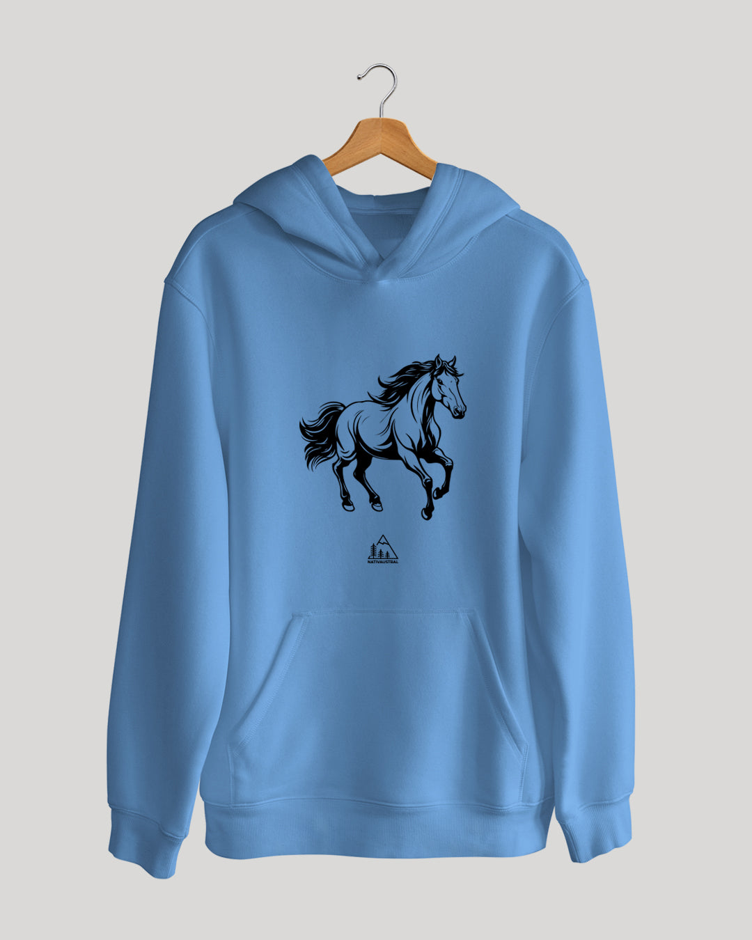 Polerón canguro con diseño de caballo, presente en el campo y paisaje chileno, color azul claro - Nativaustral