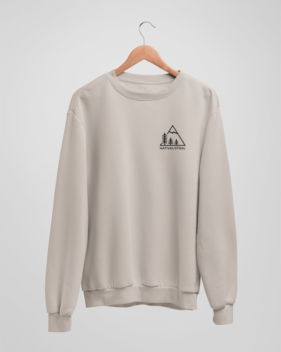Polerón polo Nativaustral, diseño con logo de la marca inspirada en naturaleza chilena, color beige - Nativaustral