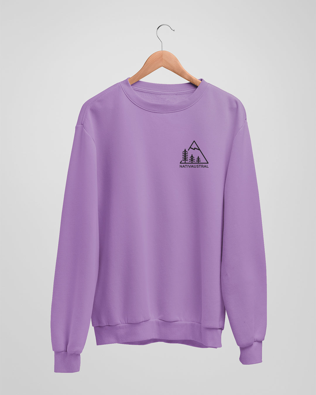 Polerón polo Nativaustral, diseño con logo de la marca inspirada en naturaleza chilena, color lila - Nativaustral