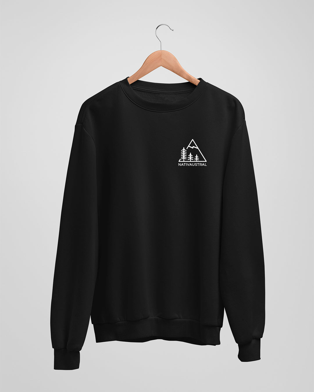 Polerón polo Nativaustral, diseño con logo de la marca inspirada en naturaleza chilena, color negro - Nativaustral