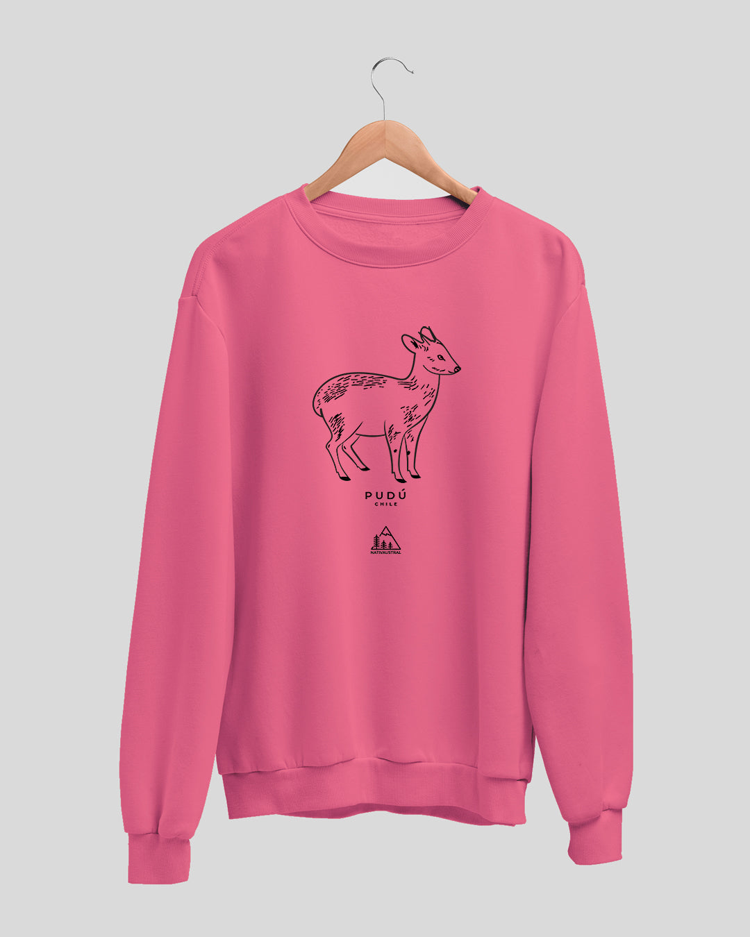 Polerón polo con diseño de pudú, ciervo nativo de los bosques del sur de Chile, color fucsia claro - Nativaustral